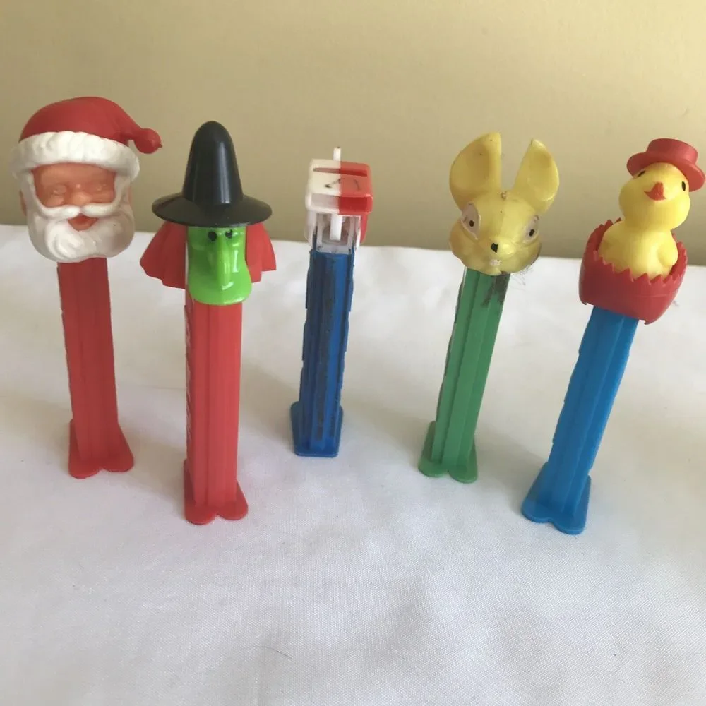 PEZ Dispensers Lot of 21 PEANUTS, DISNEY GARFIELD, SANTAS, LAMB AND‎ MORE